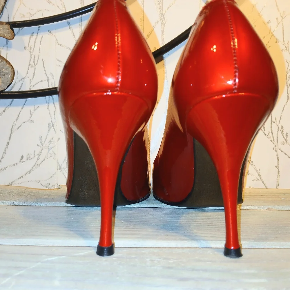 Vintage Y2K Stuart Weitzman Red Patent Leather High Heels.